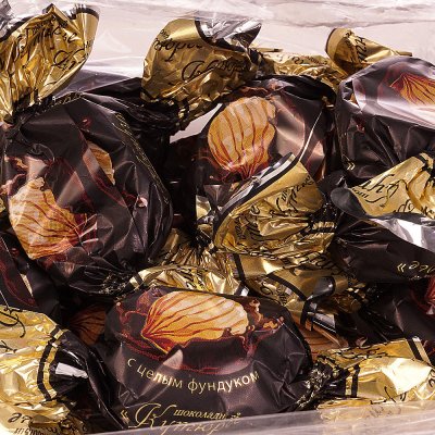 Конфеты Шоколадный кутюрье 200г черные с цельным фундуком